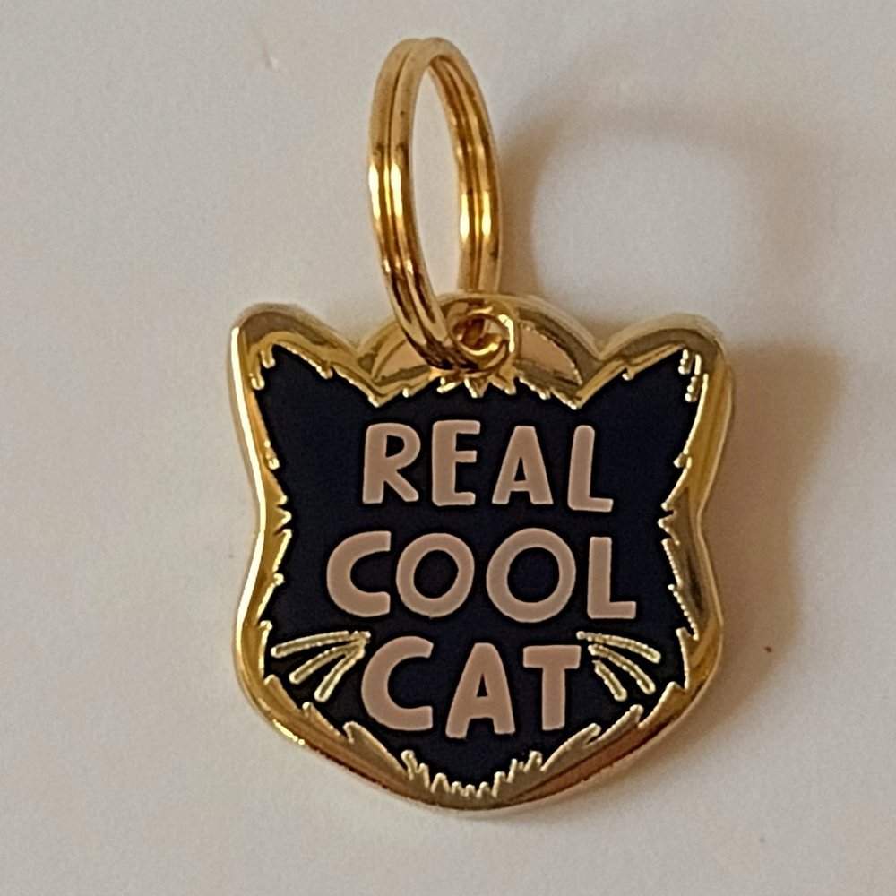 Pet Charm Real Cool Cat  Diameter 0.75 inch aprox  Primitives by Kathy